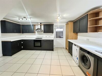 Eyhorne Street, 5 bedroom Semi Detached House to rent, &pound;2,000 pcm