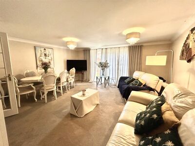 Bambridge Court, 2 bedroom  Flat for sale, £210,000