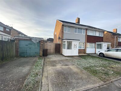 Rainham Close, 3 bedroom Semi Detached House to rent, £1,600 pcm