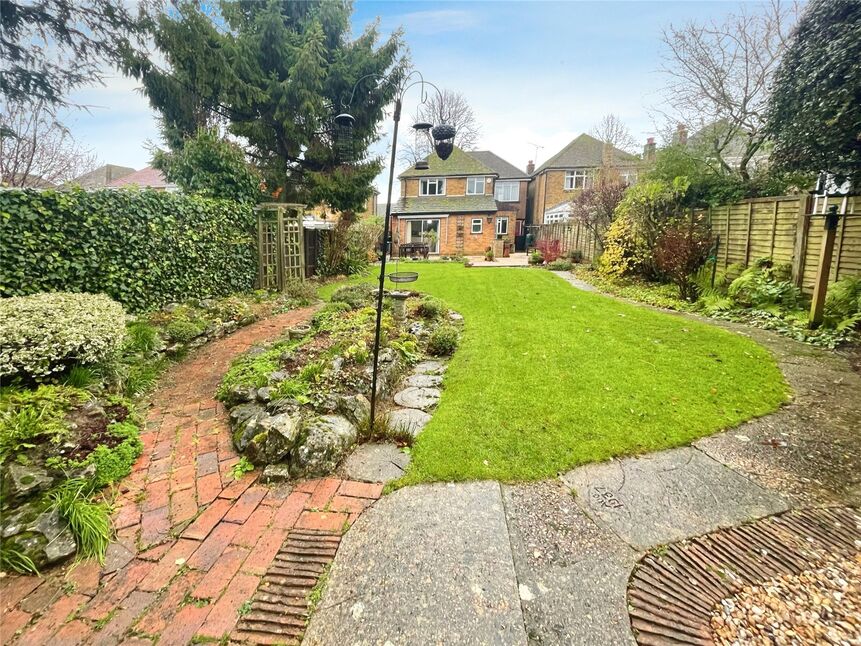 4 bedroom Detached House for sale, Marion Crescent, Maidstone, ME15 £