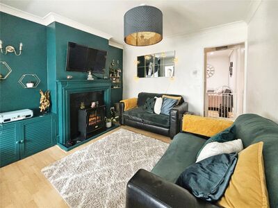 Victoria Street, 3 bedroom Mid Terrace House for sale, £260,000