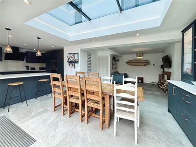 Moncktons Avenue, 5 bedroom Semi Detached House for sale, £525,000