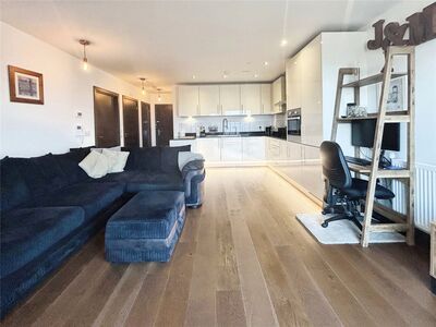 Waterhouse Avenue, 1 bedroom  Flat for sale, £200,000