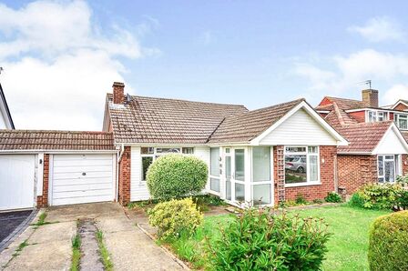 Newbury Avenue, 3 bedroom Detached Bungalow to rent, &pound;1,750 pcm