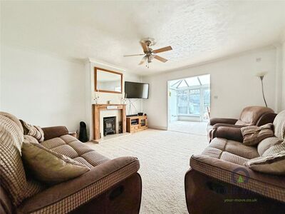 3 bedroom Mid Terrace House for sale