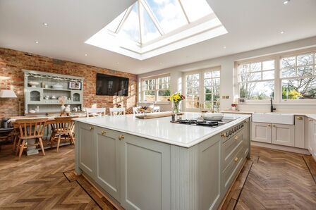 5 bedroom Semi Detached House for sale