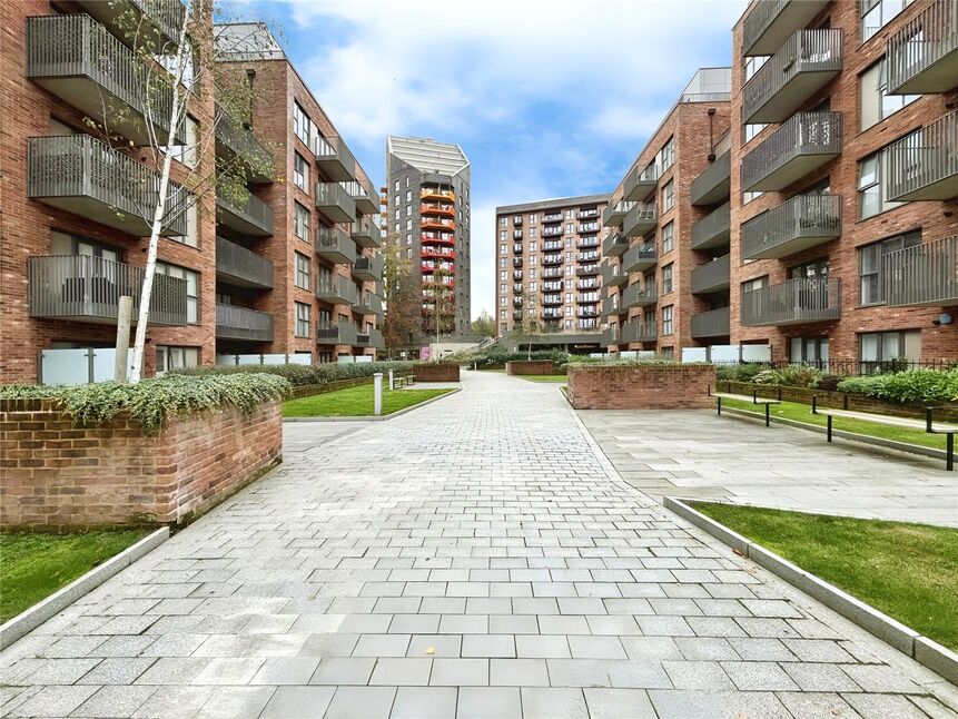 Main image of 2 bedroom Flat for sale, Rosalind Drive, Maidstone, Kent, ME14