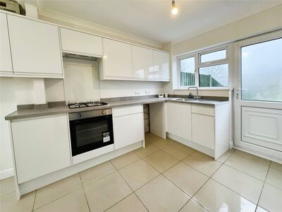 3 bedroom Mid Terrace House to rent