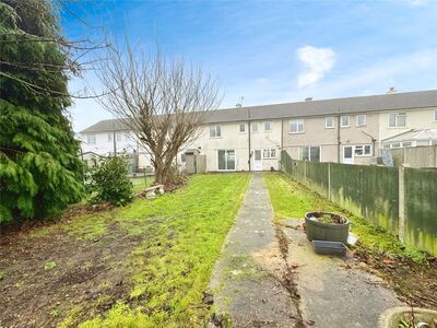 Cornwall Close, 3 bedroom Mid Terrace House to rent, £1,450 pcm