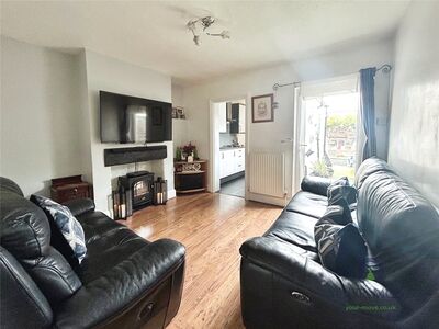 2 bedroom Mid Terrace House for sale