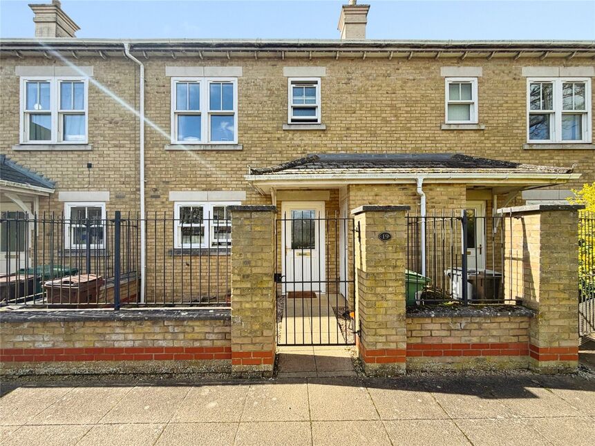 3 bedroom Mid Terrace House for sale