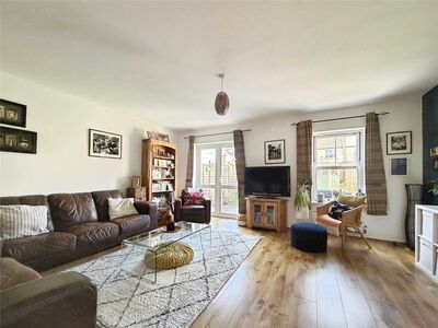 3 bedroom Mid Terrace House for sale