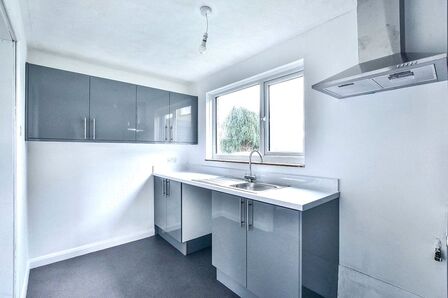 Middlesex Road, 2 bedroom  Flat for sale, £190,000