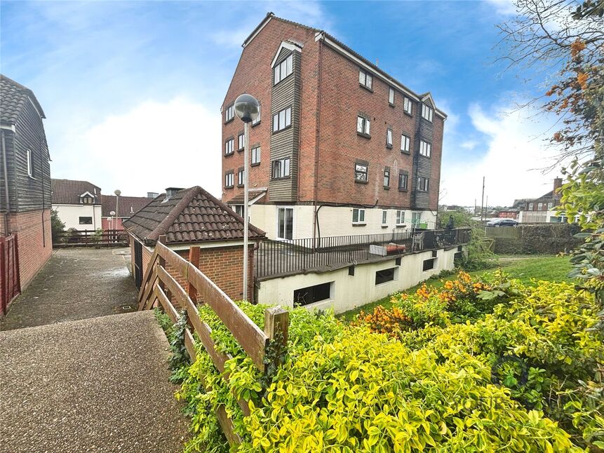 Main image of 1 bedroom Flat for sale, Springvale, Maidstone, Kent, ME16