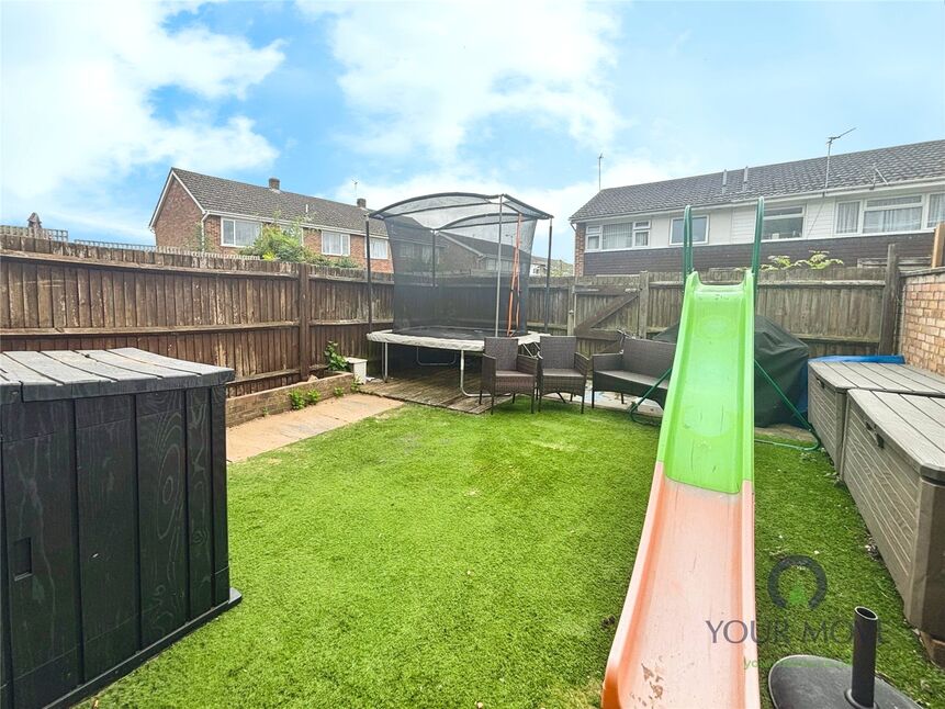 3 bedroom Mid Terrace House for sale