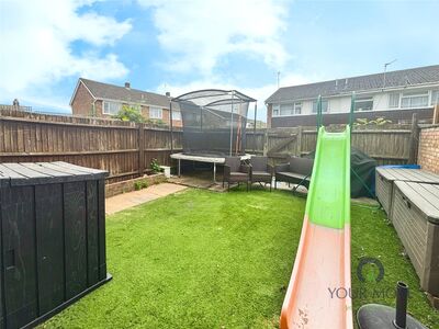 3 bedroom Mid Terrace House for sale