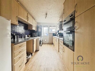 3 bedroom Mid Terrace House for sale
