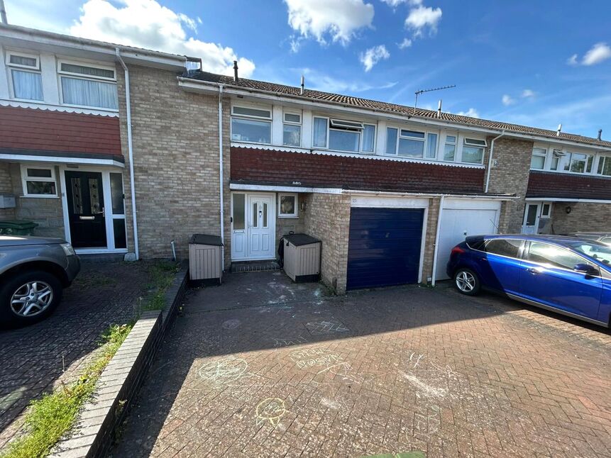 3 bedroom Mid Terrace House for sale