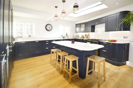 Carp Close, 4 bedroom Detached House for sale, £600,000