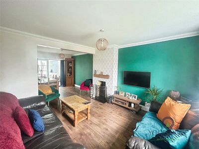 South Crescent, 3 bedroom Semi Detached House for sale, £380,000