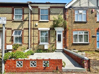 3 bedroom Mid Terrace House for sale