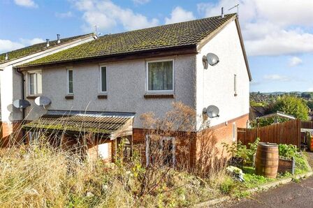 Ravens Dane Close, 1 bedroom Mid Terrace Flat for sale, £175,000