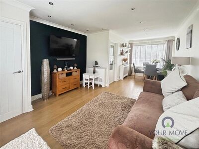 Merton Road, 2 bedroom Mid Terrace House for sale, £300,000