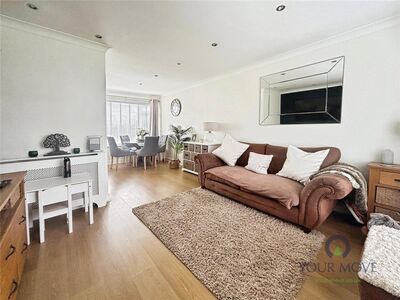 2 bedroom Mid Terrace House for sale