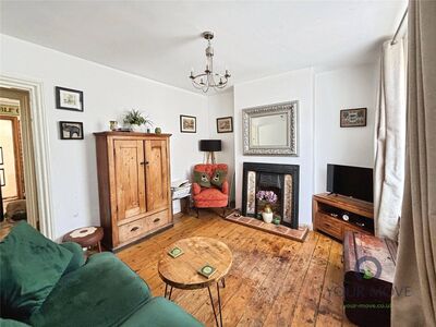 2 bedroom Mid Terrace House for sale