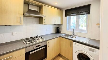 Discovery Drive, 3 bedroom End Terrace House to rent, £1,600 pcm