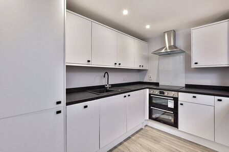 Bank Street, 1 bedroom  Flat to rent, £1,250 pcm
