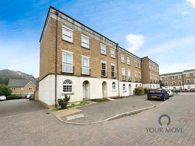 Tarragon Road, 3 bedroom Mid Terrace House to rent, £1,800 pcm
