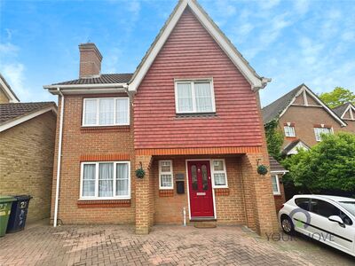 4 bedroom Detached House to rent