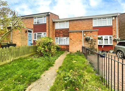 Clandon Road, 2 bedroom Mid Terrace House to rent, £1,300 pcm