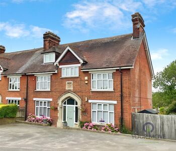 5 bedroom End Terrace House for sale