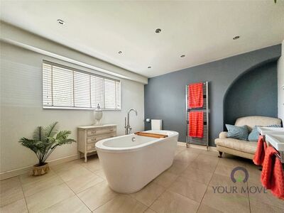 5 bedroom End Terrace House for sale