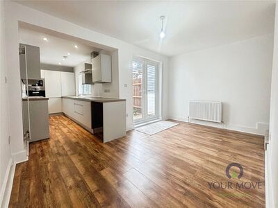 3 bedroom Mid Terrace House for sale