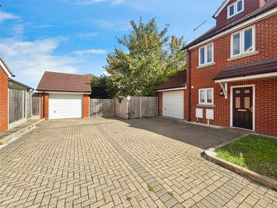 Granary Close, 3 bedroom Semi Detached House to rent, £1,700 pcm