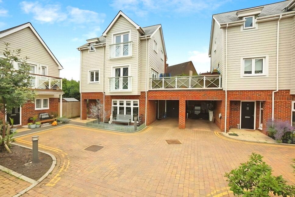 Main image of 3 bedroom Link Detached House for sale, Chapman Close, Snodland, Kent, ME6