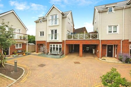 Chapman Close, 3 bedroom Link Detached House for sale, £425,000