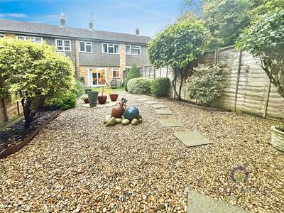 3 bedroom Mid Terrace House for sale