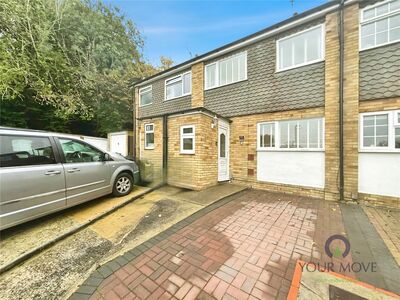 3 bedroom Mid Terrace House for sale