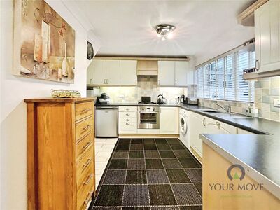 3 bedroom Mid Terrace House for sale