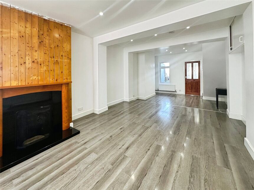 Main image of 3 bedroom Mid Terrace House to rent, Malling Road, Snodland, Kent, ME6