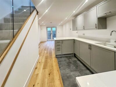 Buckland Road, 1 bedroom End Terrace House to rent, £1,200 pcm