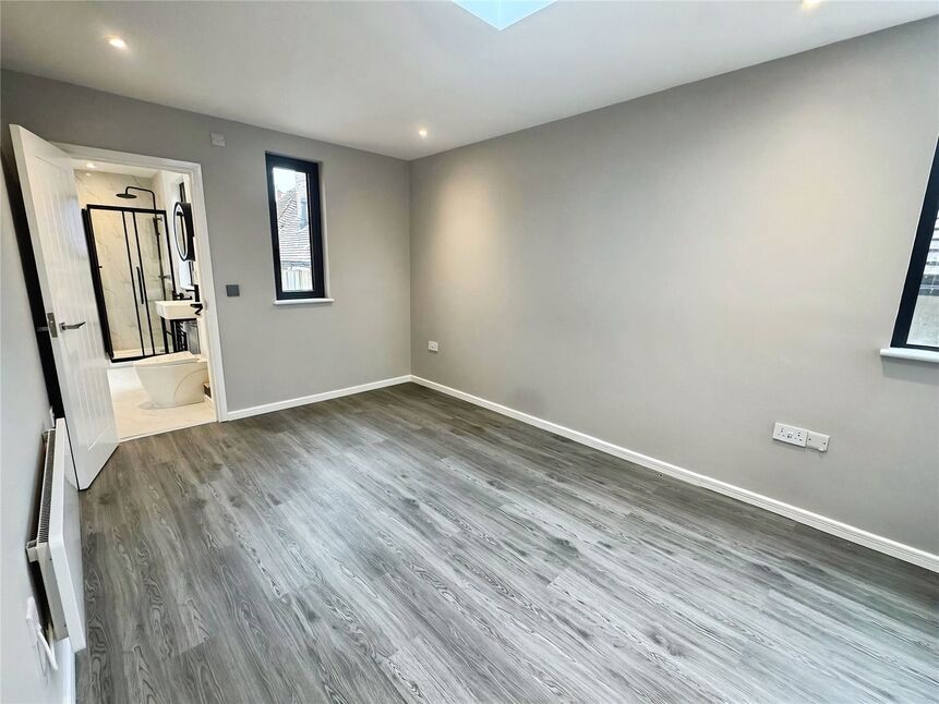 1 bedroom  Room to rent