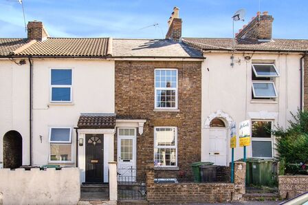 Kingsley Road, 4 bedroom Mid Terrace House to rent, £1,600 pcm