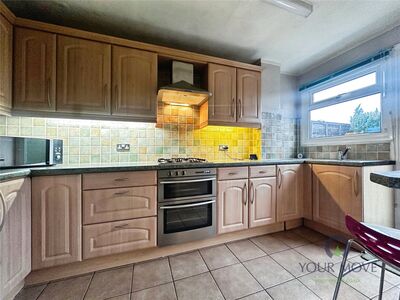 2 bedroom Mid Terrace House for sale