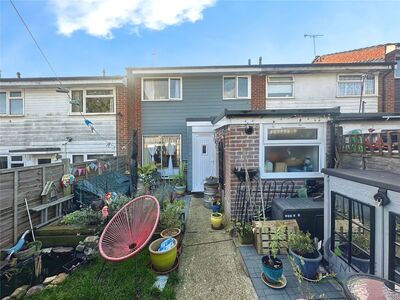 3 bedroom Mid Terrace House for sale