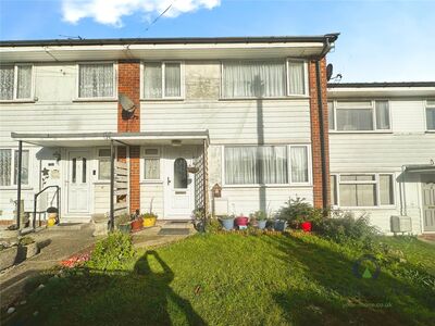 3 bedroom Mid Terrace House for sale